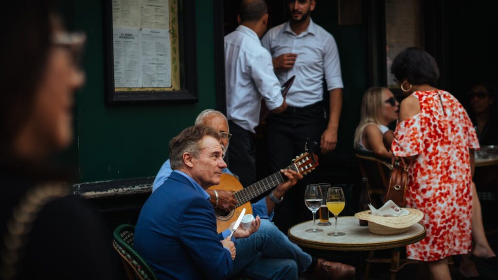 zipwp-image-20645890 People of old paris